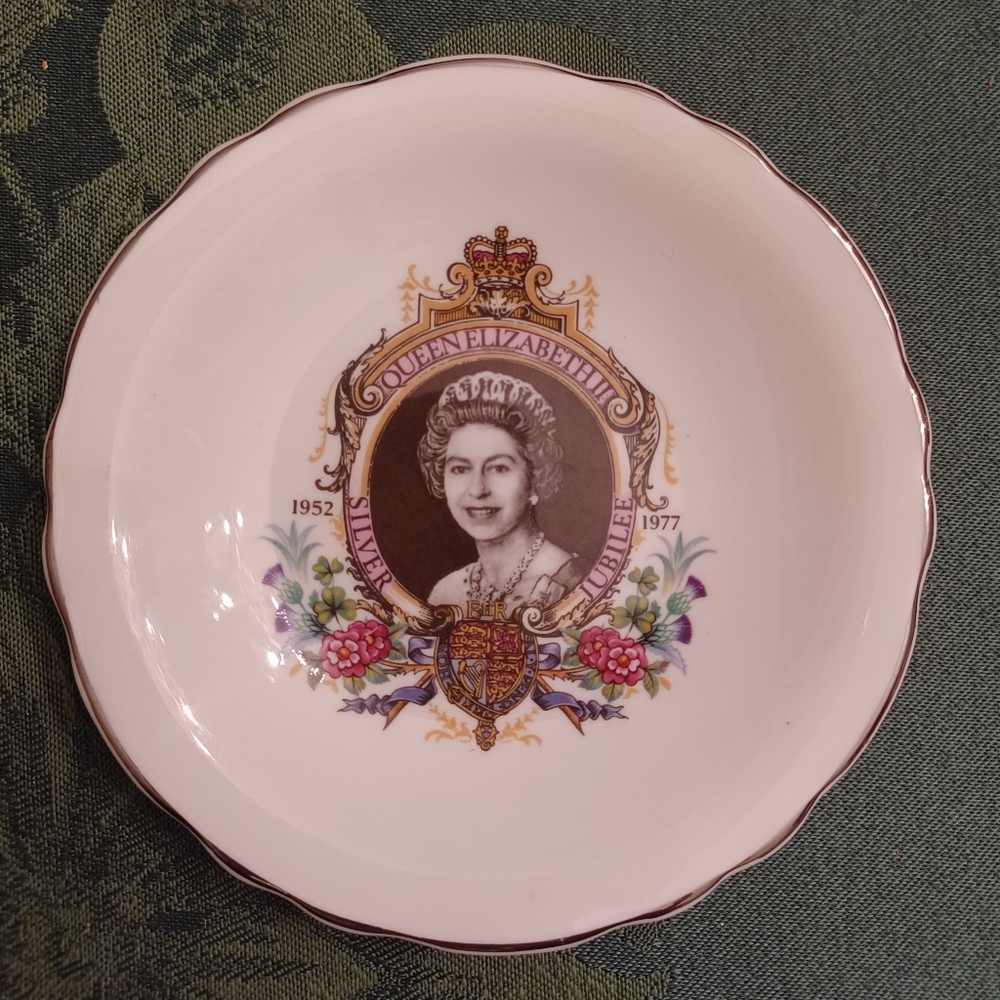 Queen Elizabeth Silver Jubilee Commemorative Royal Grafton Trinket Plate